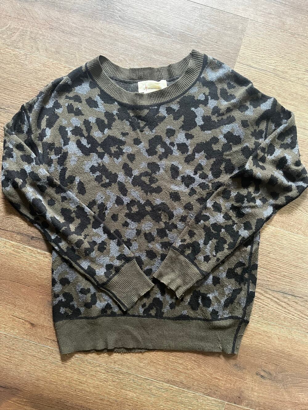 Anthropologie Ethan Camo Sweater Women’s XS Olive Leopard Crewneck